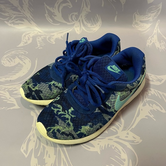 Sz 6.5 NIKE Athletic Running Shoes ~ Blue Camo - Picture 1 of 5